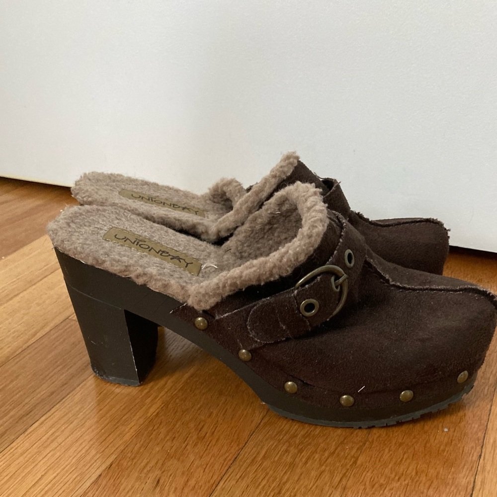 Clogs